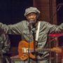 Thomas Mapfumo au Carnegie Hall, New York, le 20 octobre 2012 (crédits : Jack Vartoogian / Getty Images)